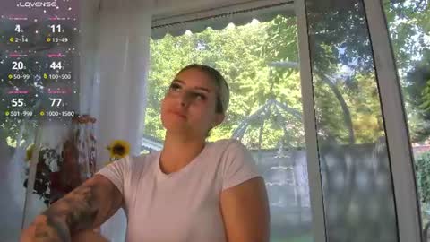 Snapshot of ella_vee chatting on 06/29/26, 05:46 ella_vee online show from 06/29/26, 05:46