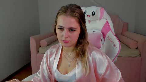 EllaBells online show from 04/28/26, 05:12