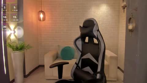 EllaClark online show from 10/08/25, 05:54