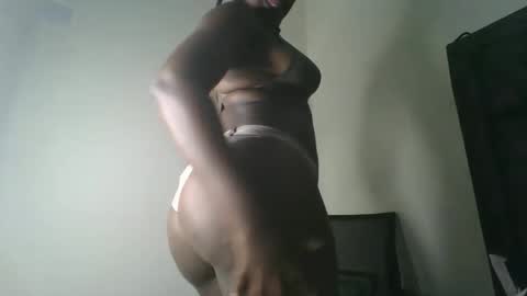 ellah-simone online show from 05/03/26, 02:45