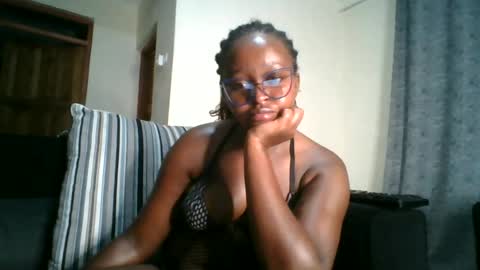 Snapshot of ellah_simone chatting on 06/11/26, 11:25 ellah-simone online show from 06/11/26, 11:25