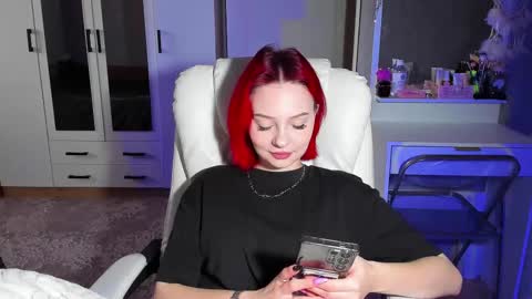 Snapshot of ellales chatting on 10/14/25, 09:43 ellales online show from 10/14/25, 09:43