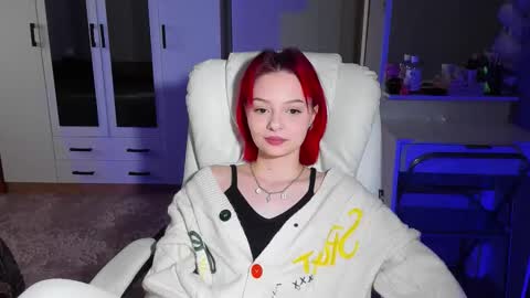 Snapshot of ellales chatting on 10/19/25, 07:53 ellales online show from 10/19/25, 07:53