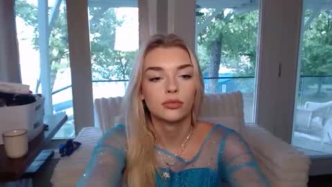 Snapshot of ellalowe chatting on 04/26/26, 11:24 ellalowe online show from 04/26/26, 11:24