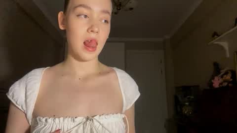 Ella online show from 10/08/25, 06:27