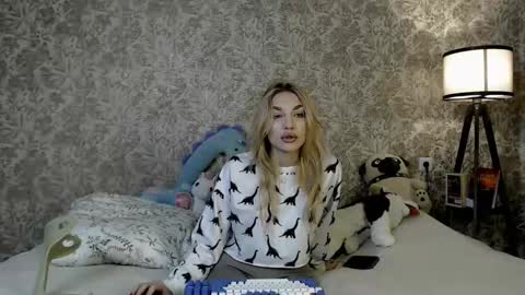 ellamilla online show from 09/15/25, 02:17