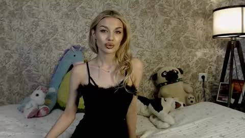 ellamilla online show from 11/19/25, 10:48