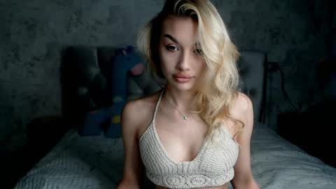 ellamilla online show from 04/27/26, 02:15