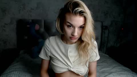 Snapshot of ellamilla chatting on 04/28/26, 02:55 ellamilla online show from 04/28/26, 02:55