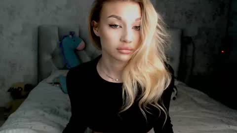 Snapshot of ellamilla chatting on 06/14/26, 01:13 ellamilla online show from 06/14/26, 01:13