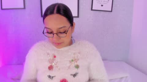 Snapshot of ellamontoya chatting on 12/24/24, 05:16 Ella online show from 12/24/24, 05:16