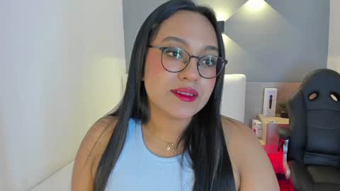 Snapshot of ellamontoya chatting on 01/04/25, 04:12 Ella online show from 01/04/25, 04:12