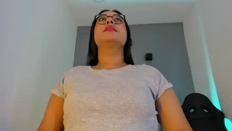 Snapshot of ellamontoya chatting on 01/07/25, 04:08 Ella online show from 01/07/25, 04:08