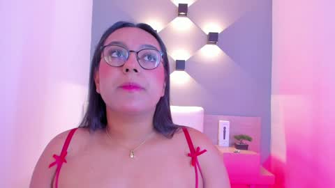 Snapshot of ellamontoya chatting on 01/13/25, 04:39 Ella online show from 01/13/25, 04:39