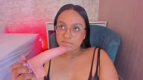 Snapshot of ellamontoya chatting on 02/10/25, 07:47 Ella online show from 02/10/25, 07:47
