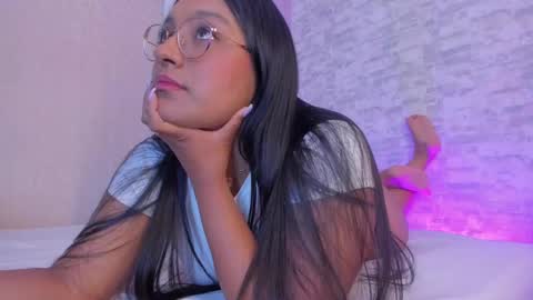 Snapshot of ellamontoya chatting on 02/14/25, 07:28 Ella online show from 02/14/25, 07:28