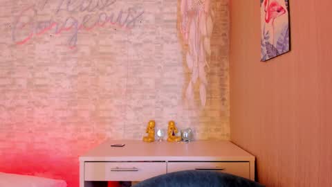 Snapshot of ellamontoya chatting on 02/15/25, 05:51 Ella online show from 02/15/25, 05:51