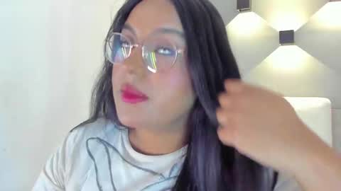 Snapshot of ellamontoya chatting on 09/10/25, 10:59 Ella online show from 09/10/25, 10:59
