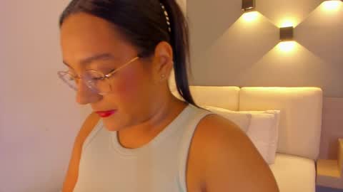 Snapshot of ellamontoya chatting on 09/25/25, 10:52 Ella online show from 09/25/25, 10:52