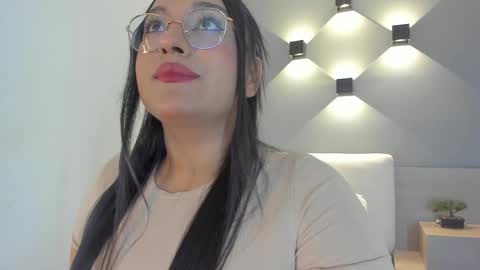 Snapshot of ellamontoya chatting on 10/08/25, 12:03 Ella online show from 10/08/25, 12:03