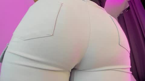 Ella online show from 11/21/25, 10:36