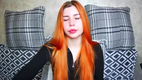 EllaNuar online show from 09/17/25, 02:02