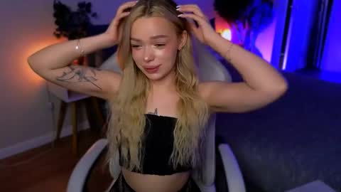 Ella online show from 04/21/26, 05:58