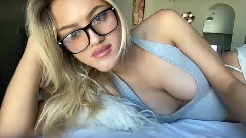 Snapshot of ellaxxrose chatting on 12/05/24, 07:49 ellaxxrose online show from 12/05/24, 07:49