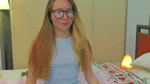 Snapshot of ellcrys chatting on 05/19/26, 12:27 im Elsa lets go Subscribe to my OF and Youtube -35 online show from 05/19/26, 12:27