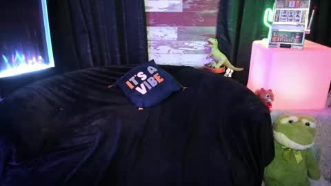 ELLE online show from 11/16/25, 08:25