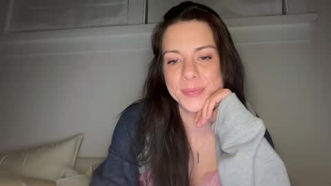 Snapshot of elle67 chatting on 09/18/25, 09:33 Elle67 online show from 09/18/25, 09:33