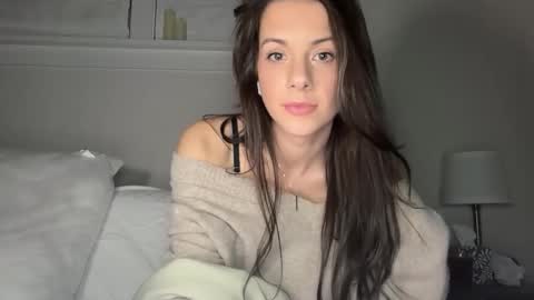 Snapshot of elle67 chatting on 12/17/25, 09:48 Elle67 online show from 12/17/25, 09:48