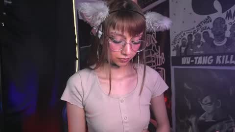 Snapshot of elle_uwu chatting on 04/26/26, 05:16 follow me on instagram . online show from 04/26/26, 05:16