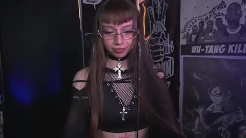 Snapshot of elle_uwu chatting on 04/29/26, 05:41 follow me on instagram . online show from 04/29/26, 05:41