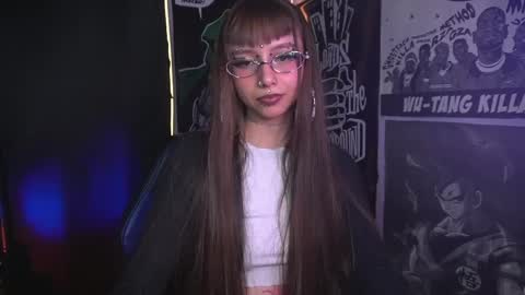 Snapshot of elle_uwu chatting on 05/06/26, 08:14 follow me on instagram . online show from 05/06/26, 08:14