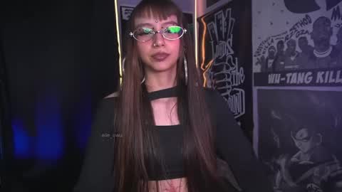 Snapshot of elle_uwu chatting on 05/19/26, 05:41 follow me on instagram . online show from 05/19/26, 05:41
