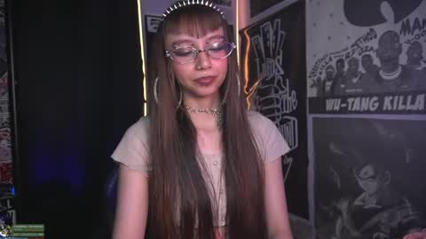 Snapshot of elle_uwu chatting on 05/21/26, 10:50 follow me on instagram . online show from 05/21/26, 10:50