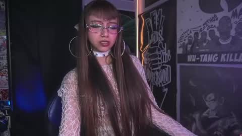 Snapshot of elle_uwu chatting on 05/22/26, 07:41 follow me on instagram . online show from 05/22/26, 07:41