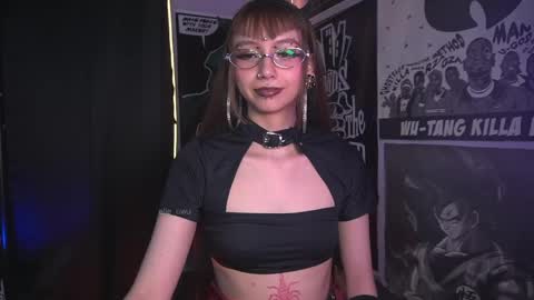 Snapshot of elle_uwu chatting on 05/26/26, 07:10 follow me on instagram . online show from 05/26/26, 07:10
