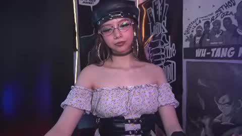 Snapshot of elle_uwu chatting on 07/24/26, 01:53 follow me on instagram . online show from 07/24/26, 01:53