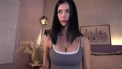 Snapshot of ellediane chatting on 06/01/26, 12:12 Elle Diane online show from 06/01/26, 12:12