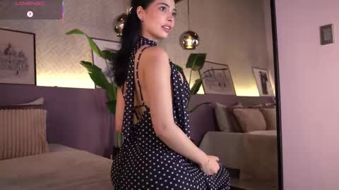 Snapshot of ellediane chatting on 06/07/26, 11:30 Elle Diane online show from 06/07/26, 11:30