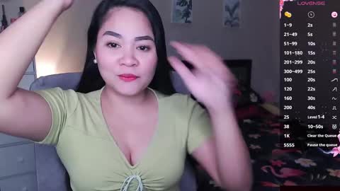 Snapshot of elleelle123 chatting on 12/14/24, 02:12 Ann online show from 12/14/24, 02:12