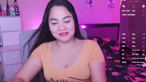 Snapshot of elleelle123 chatting on 12/29/24, 01:45 Ann online show from 12/29/24, 01:45