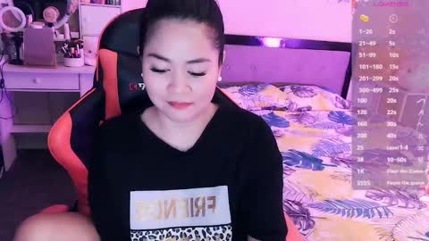 Snapshot of elleelle123 chatting on 10/08/25, 12:19 Ann online show from 10/08/25, 12:19