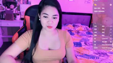 Snapshot of elleelle123 chatting on 10/18/25, 12:24 Ann online show from 10/18/25, 12:24