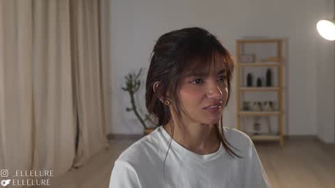 Snapshot of ellelure_ chatting on 01/17/25, 09:28 Linda Restrepo online show from 01/17/25, 09:28