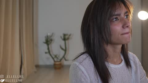 Snapshot of ellelure_ chatting on 01/20/25, 11:54 Linda Restrepo online show from 01/20/25, 11:54