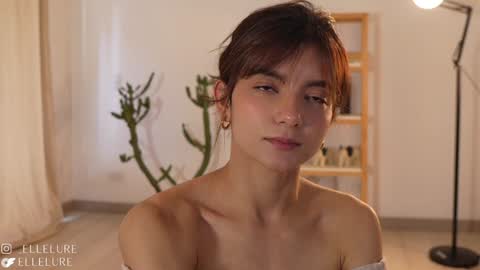 Snapshot of ellelure_ chatting on 01/29/25, 09:50 Linda Restrepo online show from 01/29/25, 09:50