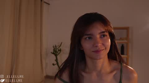 Snapshot of ellelure_ chatting on 01/31/25, 04:14 Linda Restrepo online show from 01/31/25, 04:14